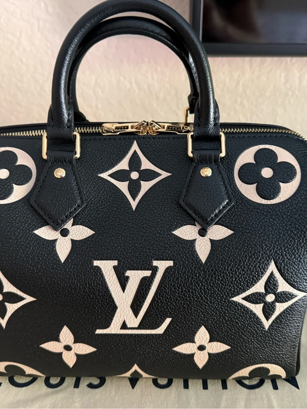 Louis Vuitton Black & Cream Monogram speedy bandouliere 25
